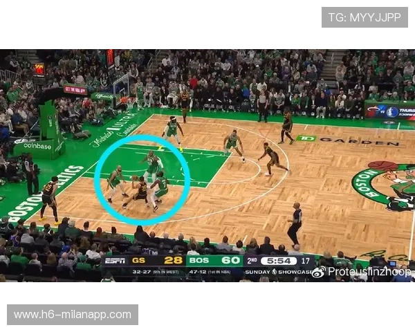 凯尔特人团队在防守回合中展现高度纪律性